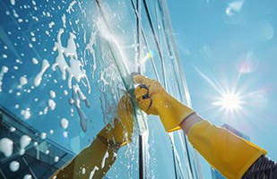 Detergenza e Manutenzione Superfici Dure